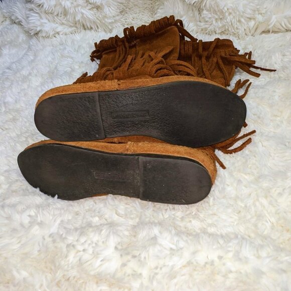Minnetonka Tall Fringed Brown Suede Moccasin Boot - Picture 10 of 11